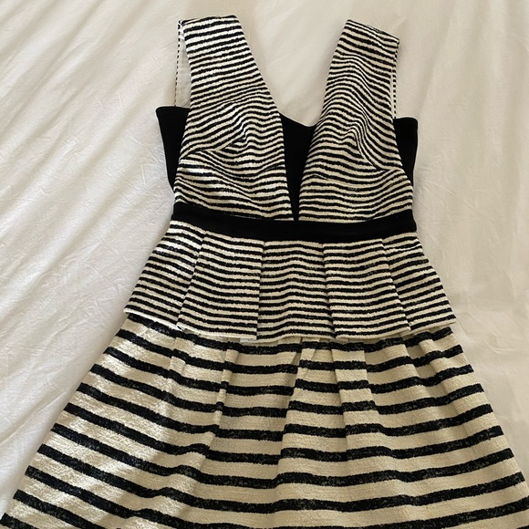 BCBG MaxAzria Peplum Mini dress new xs - Picture 1 of 4